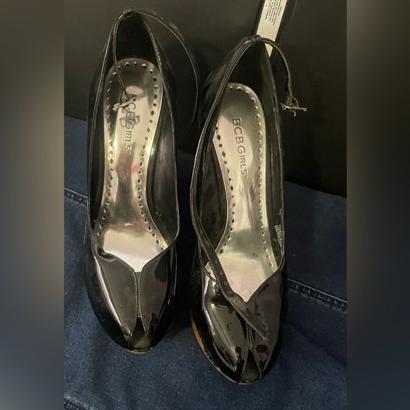 Exclusive BCBG wedges - Picture 2 of 11
